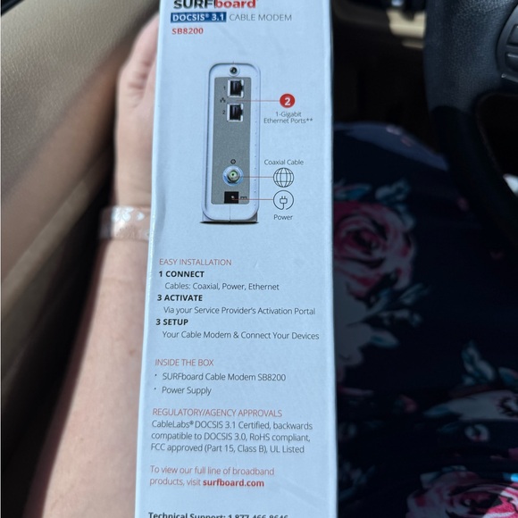 SURFboard SB8200 White Cable Modem - Picture 5 of 7